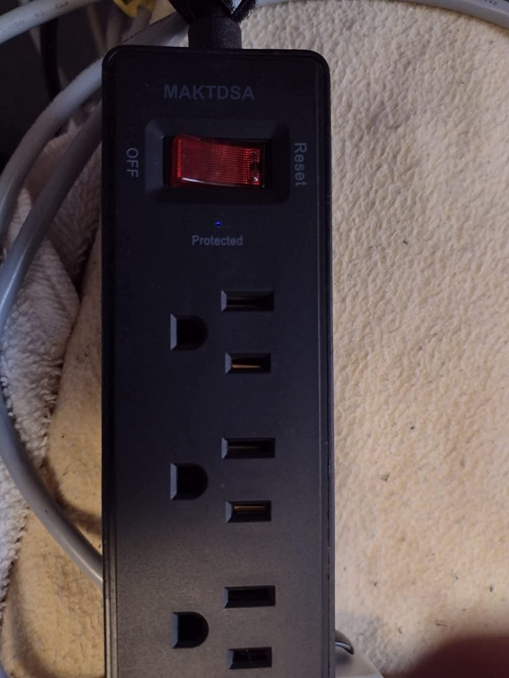 MAKTDSA Power Strip with 6 Feet, Surge Protector with 6 AC Outlets and 3 USB Ports