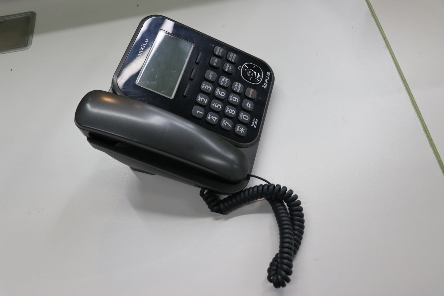 HuanXiLu Standard Phone with Answering System and Backlit Display