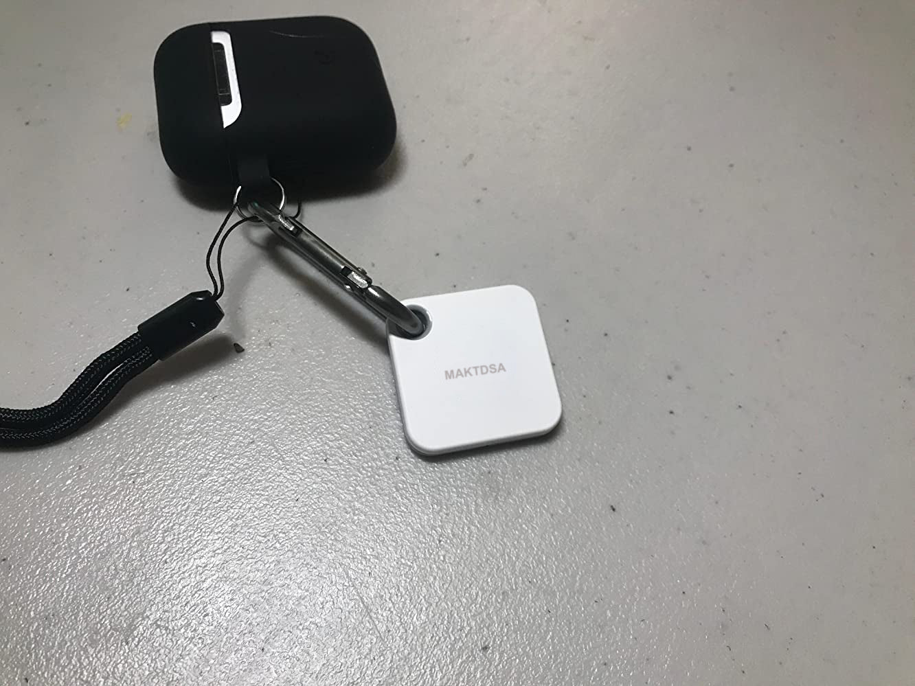 MAKTDSA 1-pack Bluetooth Tracker, Keys Finder and Item Locator