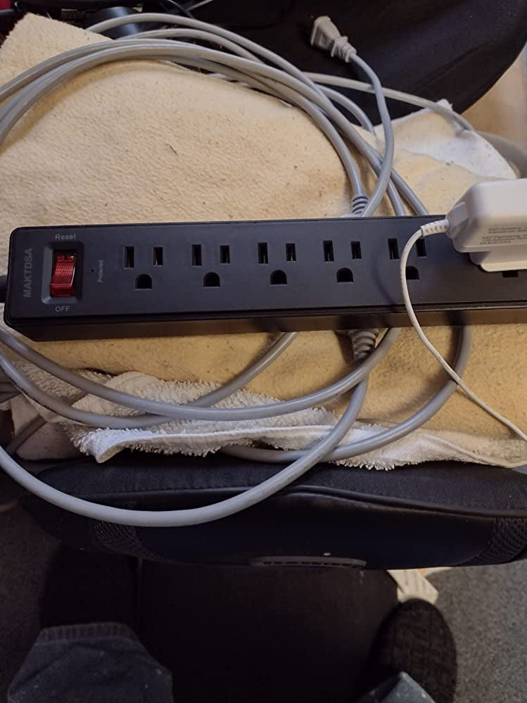 MAKTDSA Power Strip with 6 Feet, Surge Protector with 6 AC Outlets and 3 USB Ports